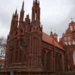 Šv. Onos bažnyčios bokštelių ir stogo renovacija